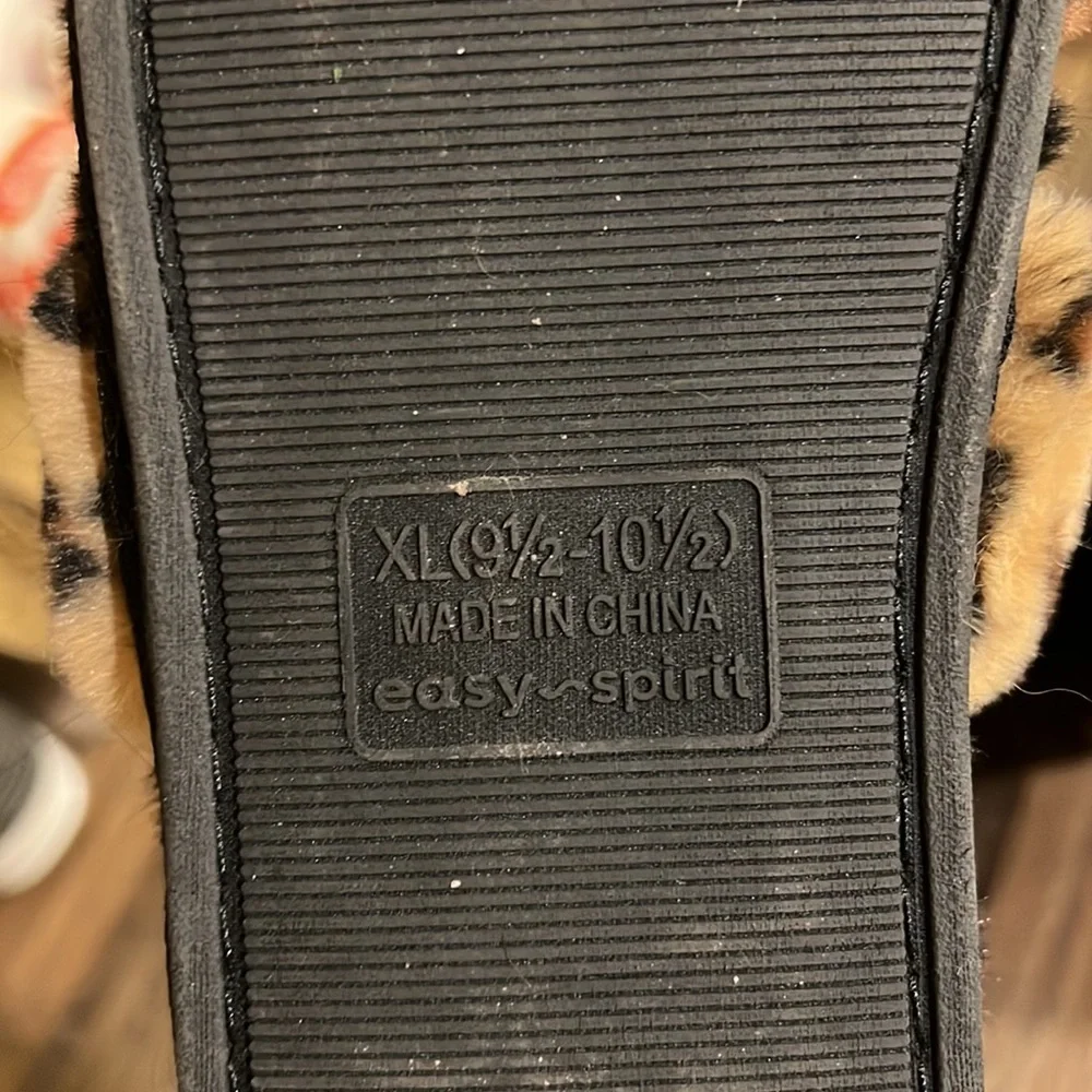 Slippers - Picture 2 of 3